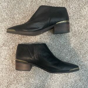 Lucky Brand Black Leather Pointy Toe Ankle Booties w Distressed Gold Accents Sz9